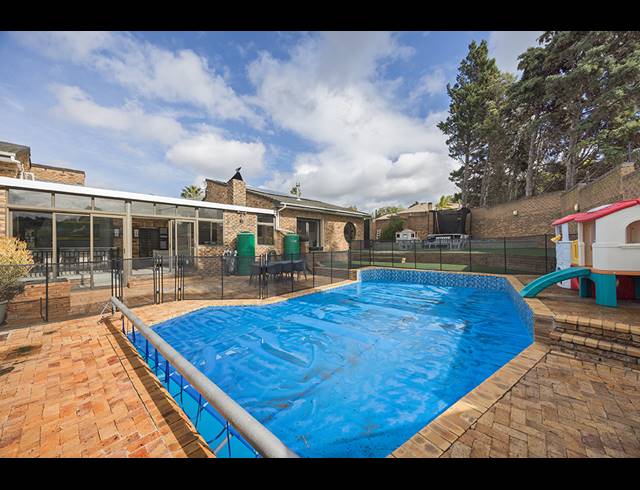 7 BEDROOM FREESTANDING FOR SALE IN SONSTRAAL
